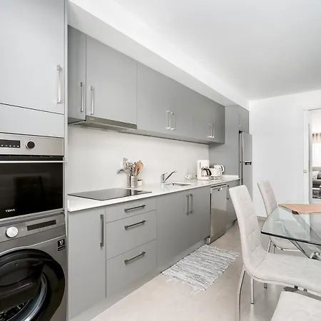 Nuno & Daisy アパート ラゴア